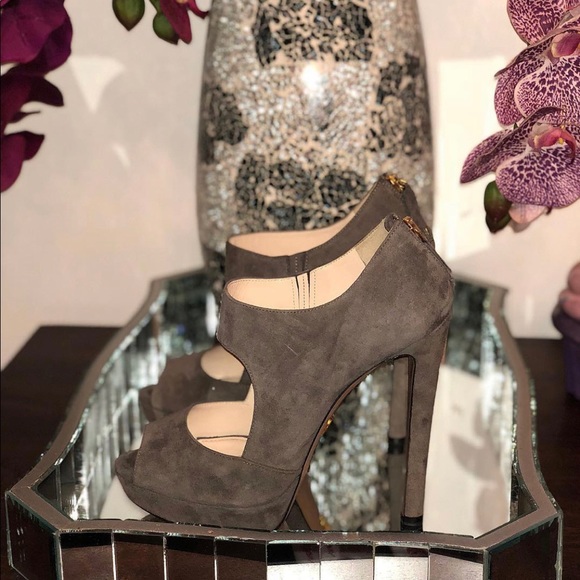 Prada Grey Suede Mary Jane Pumps SIZE 38 - Picture 3 of 3